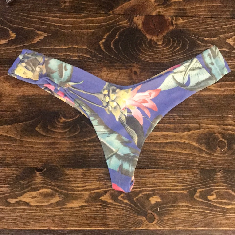 Stone Fox Tucker Bottom